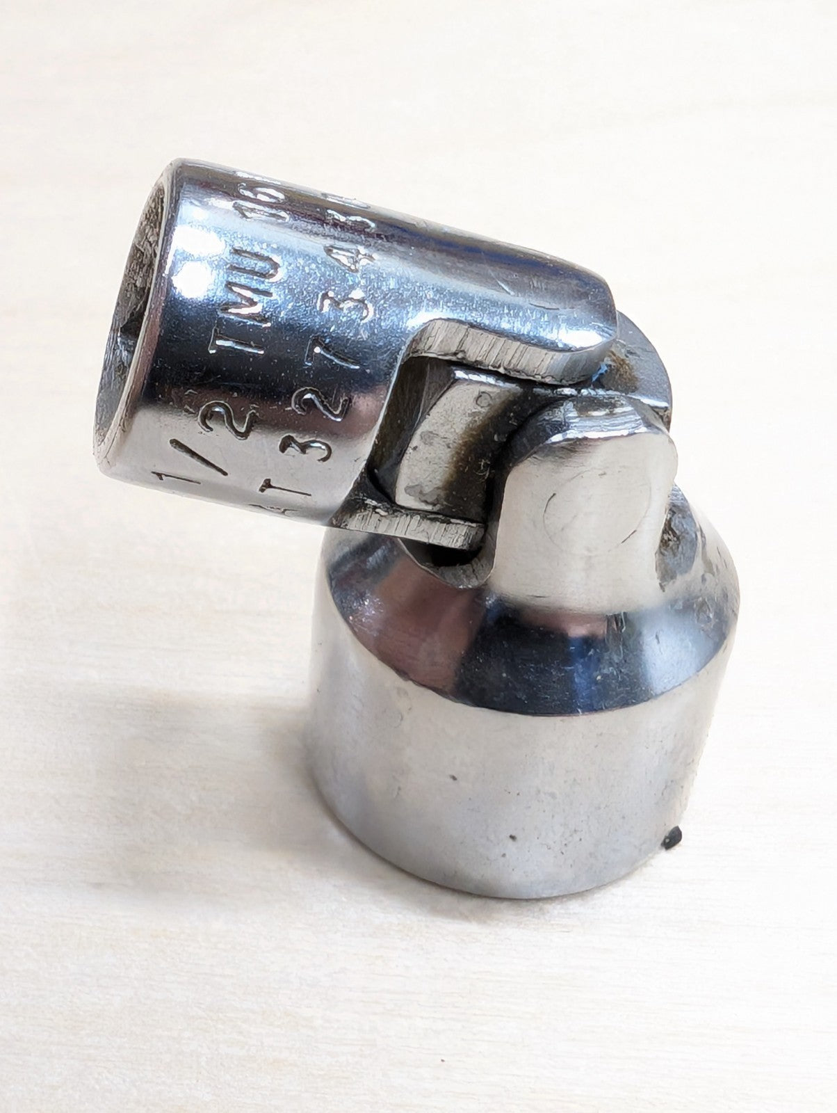 Snap-On 1/4" Drive 12Pt SAE 1/2" Shallow Universal Socket TMU161 Swivel