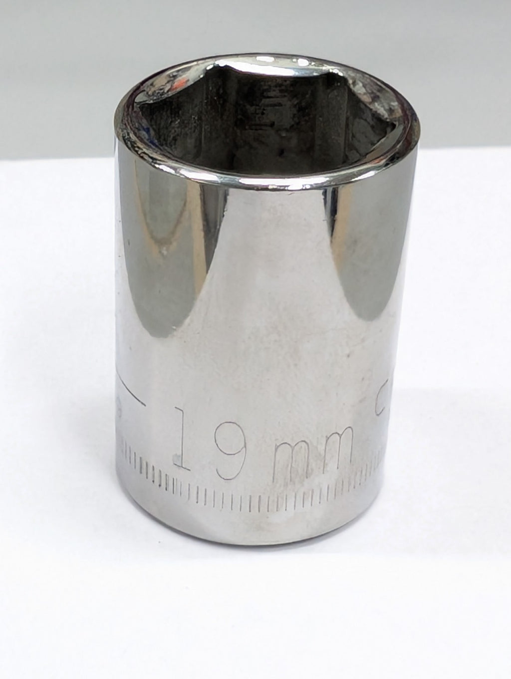 Craftsman USA Socket 19mm Metric  Shallow 6 Point 1/2" Drive 44259 G2