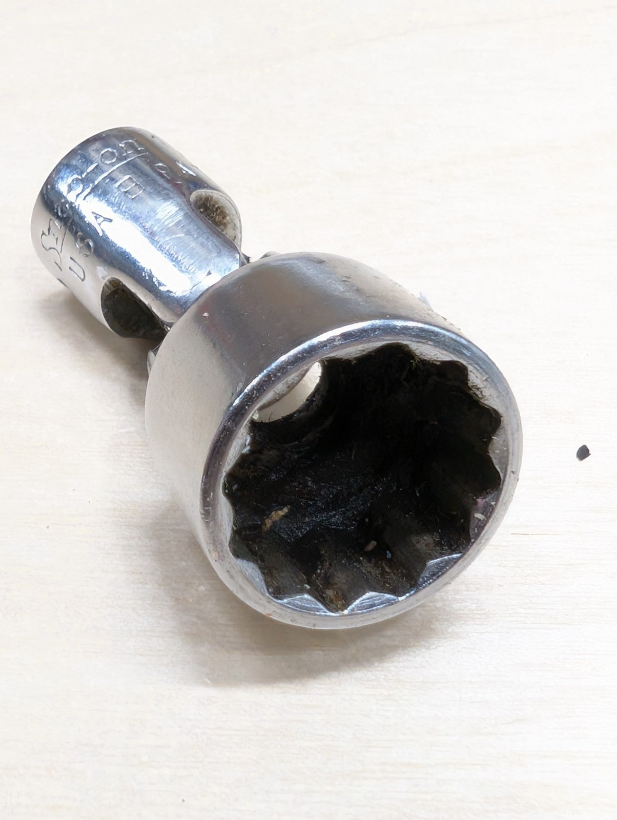 Snap-On 1/4" Drive 12Pt SAE 1/2" Shallow Universal Socket TMU161 Swivel 